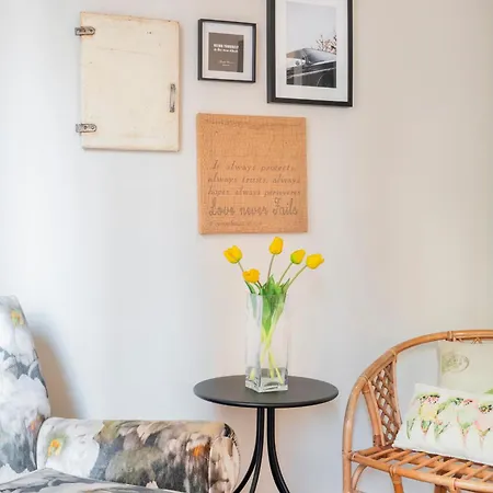 Happy Travelers By Solutions