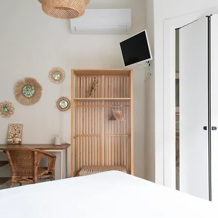 Happy Travelers By Solutions